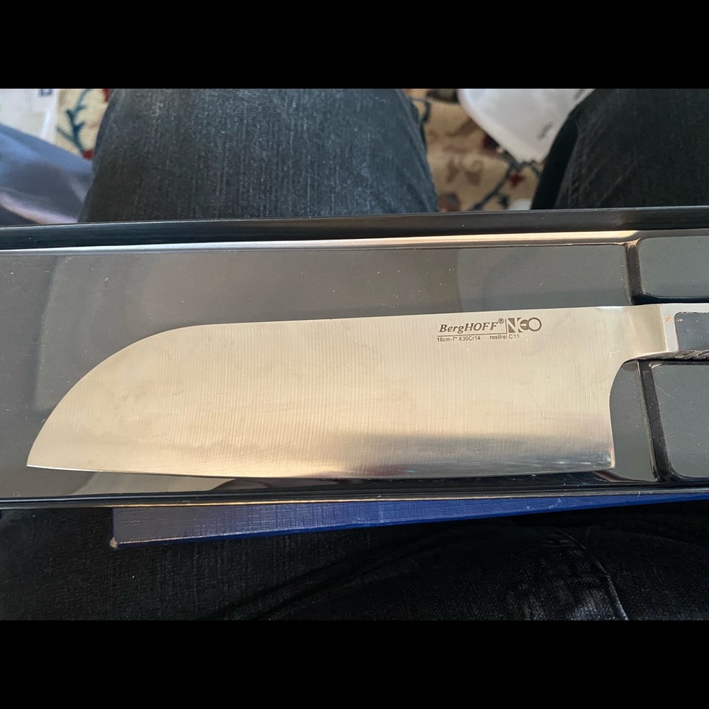 BergHoff 7” stainless steel Santoku knife - Picture 3 of 6